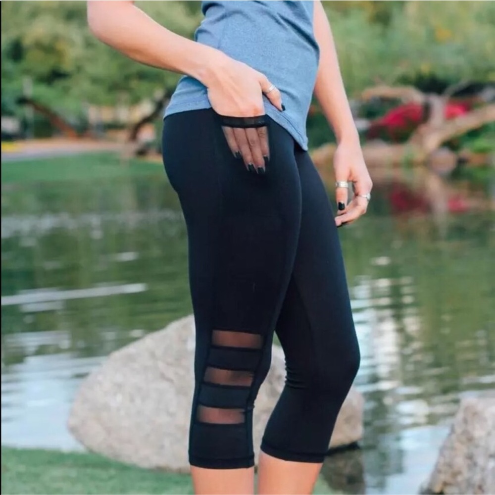 Black Leggings Mesh Side Pockets Size Small
